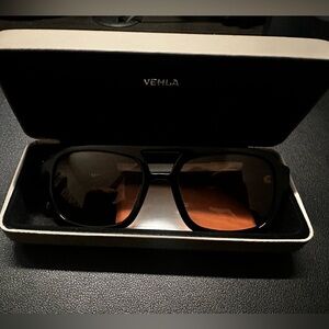 VEHLA Dark Frame Sunglasses